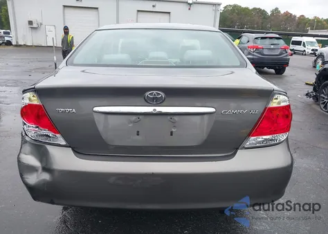 2005 Toyota Camry Xle z USA, uszkodzony, nr VIN 4T1BE30K55U986098